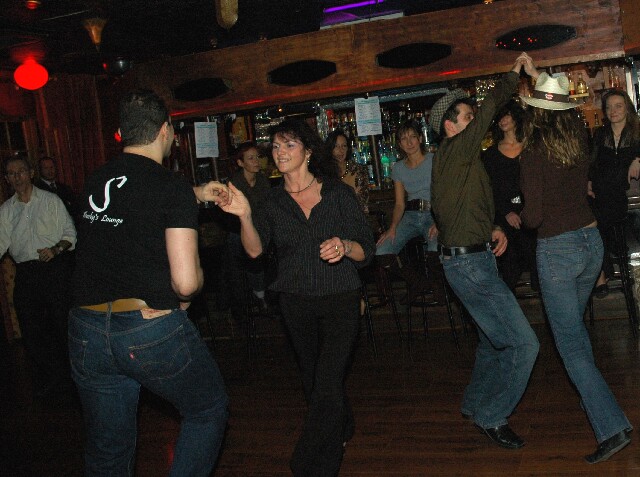 min 2005 12 18 sharkys 164